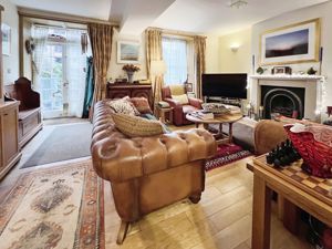 Lounge- click for photo gallery
